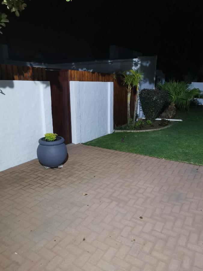 Ballina Ga-El Guesthouse Port Elizabeth Esterno foto